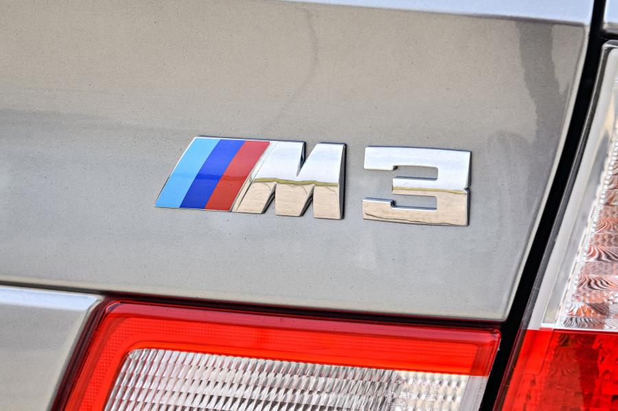 Логотип BMW M3 Touring Concept (E46) 2000 года  (фото 23 из 29)